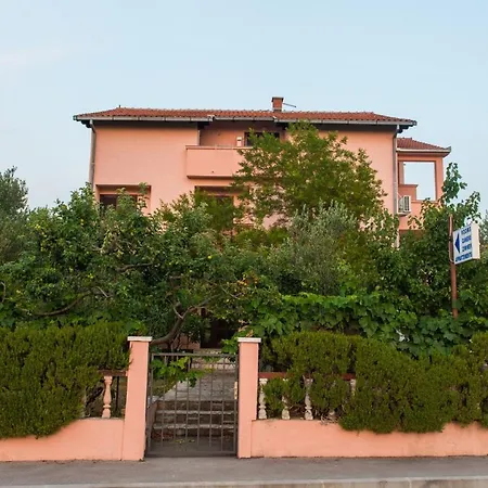 Apartamento A5 Cozy Apt With Big Garden Balcony & Grill Rogoznica (Sibenik-Knin)